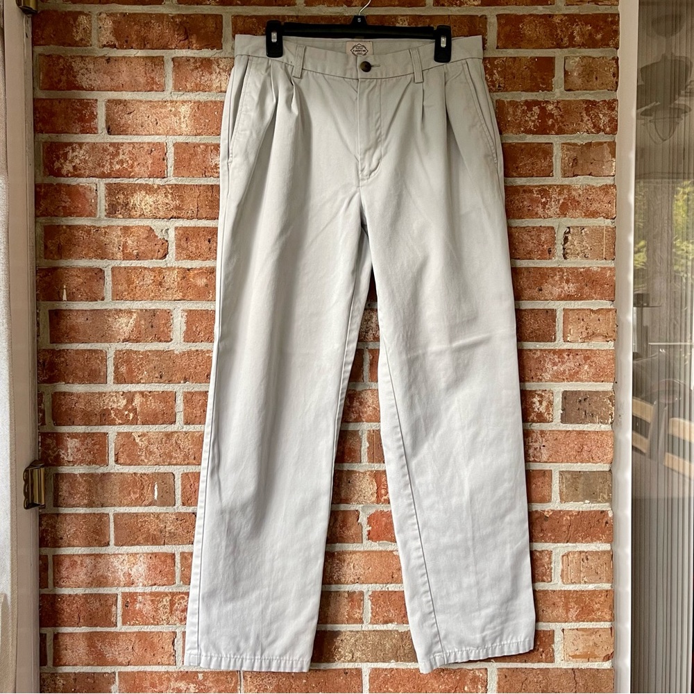 St. John’s Bay mens pleated khaki pants 32x32